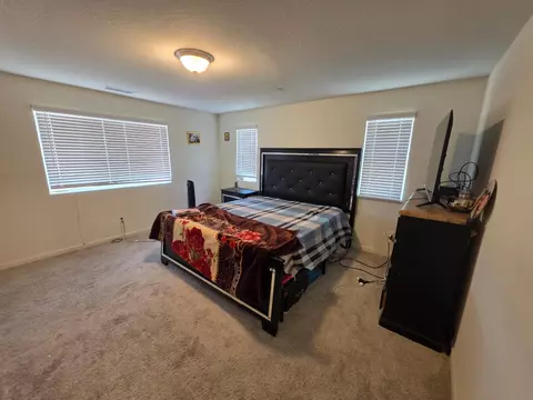 Bedroom - 6452 E Malbec Dr, Fresno, CA 93727 photo 1 of 4