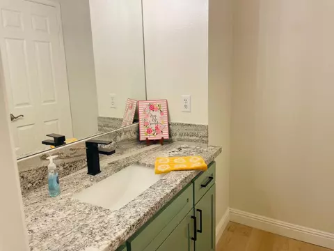 Bath - 1472 Mayflower Way, Clovis, CA 93612 photo 1 of 3