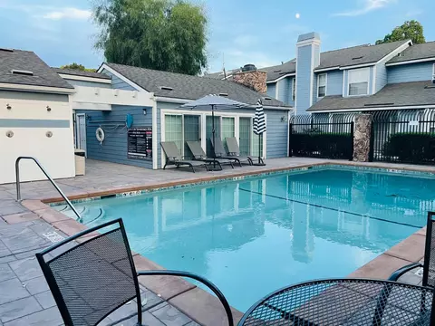 Exterior - 1472 Mayflower Way, Clovis, CA 93612 photo 4 of 5