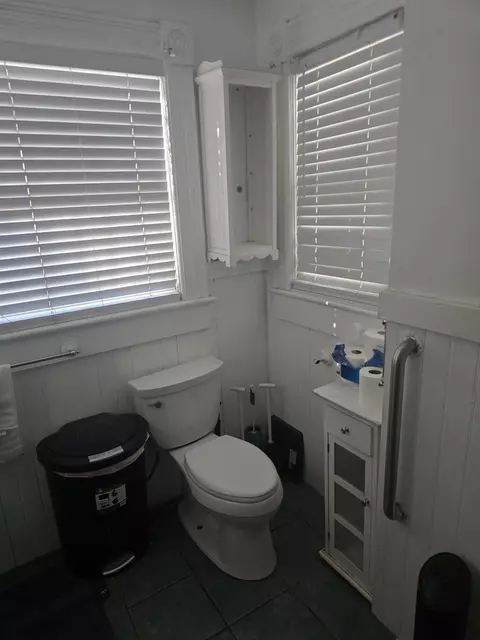Bath - 409 N D St, Madera, CA 93638 photo 2 of 5