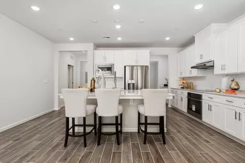 Kitchen - 659 Solar Ln, Clovis, CA 93619 photo 2 of 12
