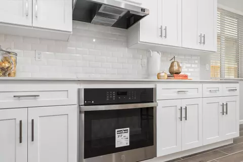 Kitchen - 691 Solar Ln, Clovis, CA 93619 photo 8 of 12