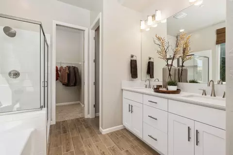 Bath - 739 Solar Ln, Clovis, CA 93619 photo 4 of 4