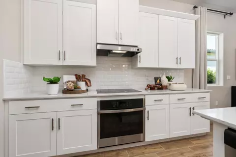 Kitchen - 739 Solar Ln, Clovis, CA 93619 photo 3 of 7