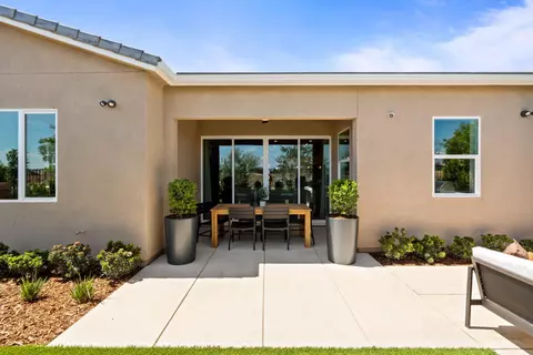 Exterior - 739 Solar Ln, Clovis, CA 93619 photo 4 of 7