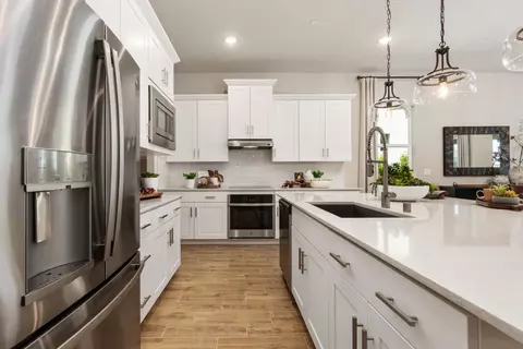 Kitchen - 739 Solar Ln, Clovis, CA 93619 photo 2 of 7