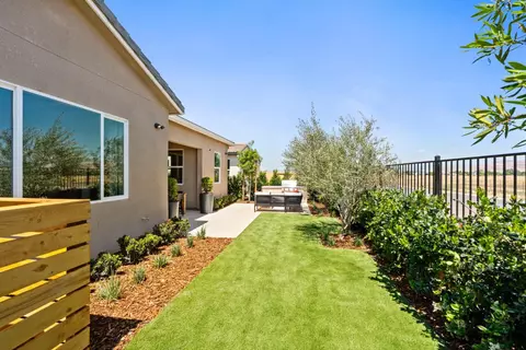 Exterior - 739 Solar Ln, Clovis, CA 93619 photo 3 of 7