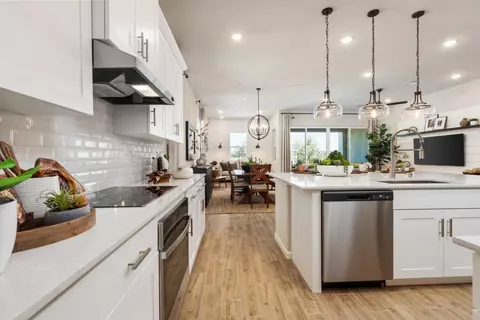 Kitchen - 739 Solar Ln, Clovis, CA 93619 photo 4 of 7