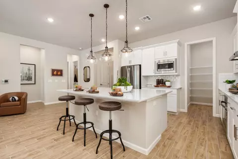Kitchen - 739 Solar Ln, Clovis, CA 93619 photo 5 of 7