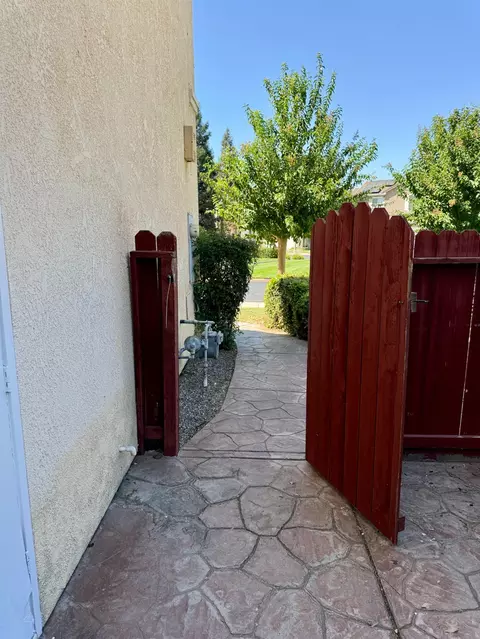 Exterior - 1940 Lawrence Ave, Clovis, CA 93611 photo 8 of 15