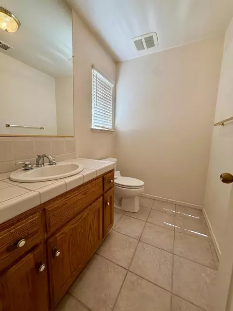 Bath - 1940 Lawrence Ave, Clovis, CA 93611 photo 4 of 4