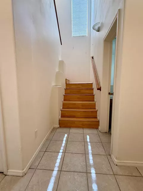Entry Way - 1940 Lawrence Ave, Clovis, CA 93611 photo 4 of 5