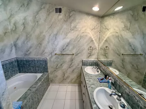Bath - 1940 Lawrence Ave, Clovis, CA 93611 photo 1 of 4