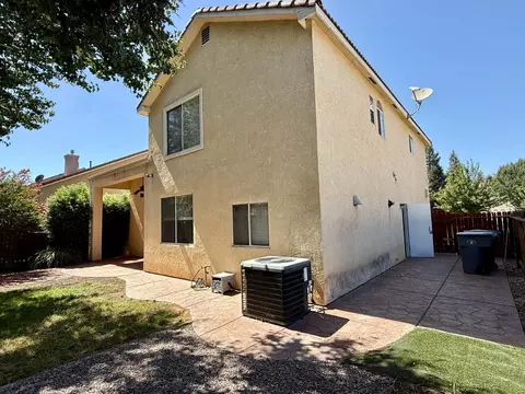 Exterior - 1940 Lawrence Ave, Clovis, CA 93611 photo 4 of 15