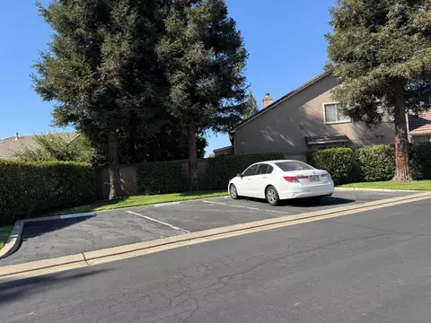 Exterior - 1940 Lawrence Ave, Clovis, CA 93611 photo 14 of 15