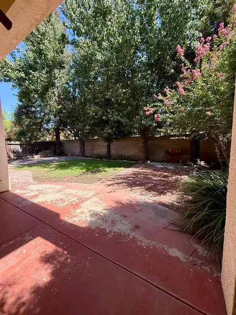 Exterior - 1940 Lawrence Ave, Clovis, CA 93611 photo 10 of 15