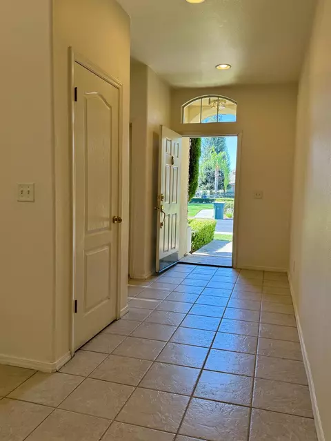 Entry Way - 1940 Lawrence Ave, Clovis, CA 93611 photo 2 of 5