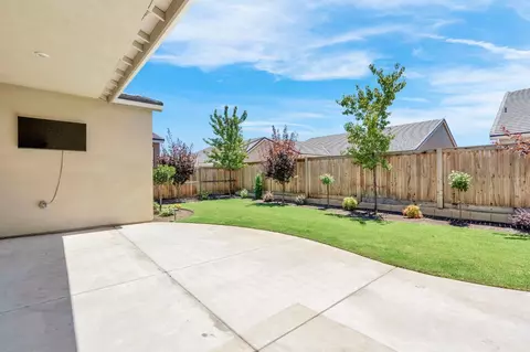 Exterior - 1236 Windmill Ave, Clovis, CA 93619 photo 3 of 5