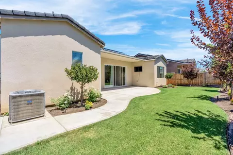 Exterior - 1236 Windmill Ave, Clovis, CA 93619 photo 4 of 5