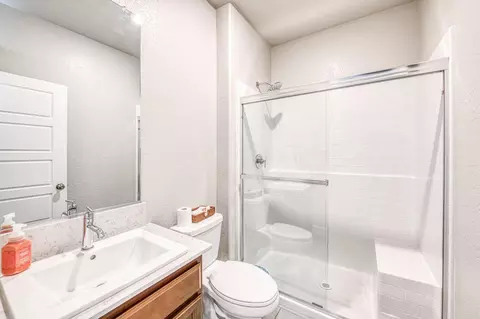 Bath - 697 Expedition Way, Madera, CA 93636 photo 1 of 2