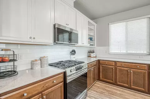 Kitchen - 697 Expedition Way, Madera, CA 93636 photo 5 of 7