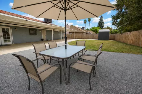 Exterior - 952 Holly Ave, Clovis, CA 93611 photo 2 of 2
