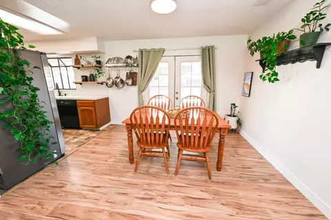 Dining - 952 Holly Ave, Clovis, CA 93611 photo 2 of 3