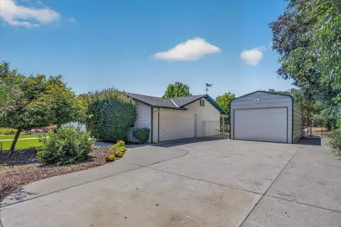 Exterior - 12778 Mesa Dr, Madera, CA 93636 photo 4 of 16