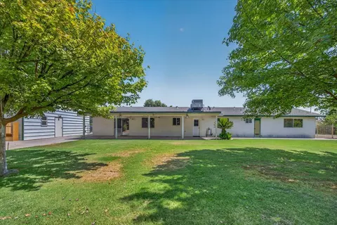 Exterior - 12778 Mesa Dr, Madera, CA 93636 photo 11 of 16