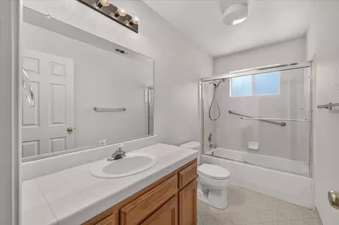 Bath - 12778 Mesa Dr, Madera, CA 93636 photo 1 of 3