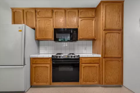 Kitchen - 12778 Mesa Dr, Madera, CA 93636 photo 5 of 6