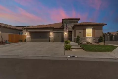 Exterior - 3977 Bellaire Ave, Clovis, CA 93619 photo 4 of 8