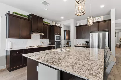 Kitchen - 3977 Bellaire Ave, Clovis, CA 93619 photo 3 of 4