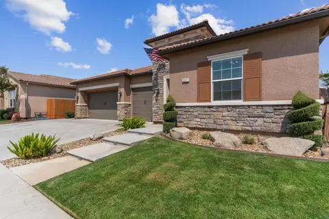 Exterior - 3977 Bellaire Ave, Clovis, CA 93619 photo 2 of 8