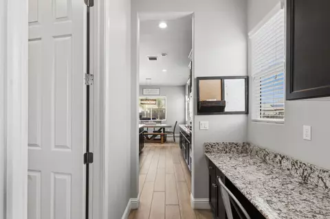 Entry Way - 3977 Bellaire Ave, Clovis, CA 93619 photo 2 of 4