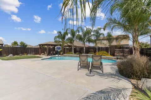 Exterior - 3977 Bellaire Ave, Clovis, CA 93619 photo 8 of 8
