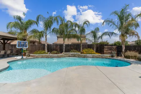 Exterior - 3977 Bellaire Ave, Clovis, CA 93619 photo 5 of 8