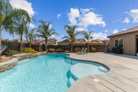 Exterior - 3977 Bellaire Ave, Clovis, CA 93619 photo 6 of 8