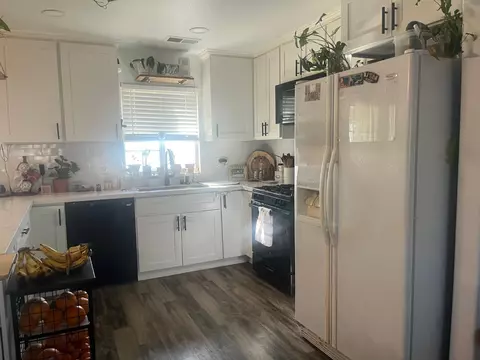 Kitchen - 19892 Road 30 12, Madera, CA 93638 photo 1 of 2