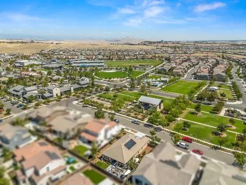 View/Area - 715 Harvest Dr, Madera, CA 93636 photo 2 of 9