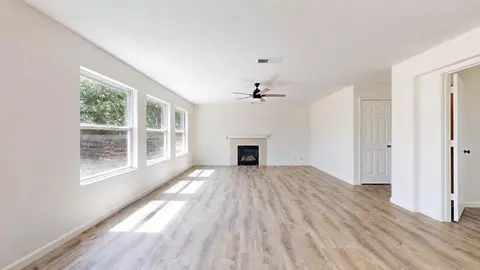 Living - 736 Morris, Madera, CA 93637 photo 2 of 3