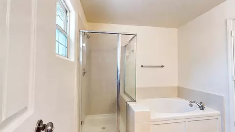 Bath - 736 Morris, Madera, CA 93637 photo 4 of 4