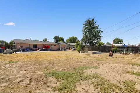 Exterior - 8642 E Ostler St, Selma, CA 93662 photo 3 of 4