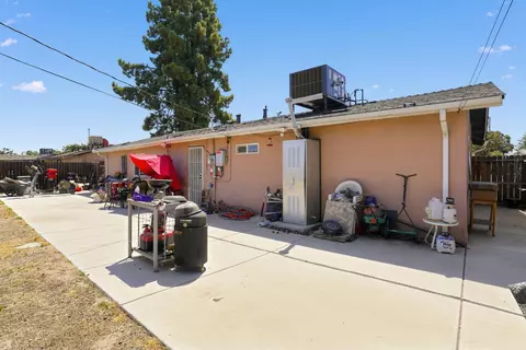 Exterior - 8642 E Ostler St, Selma, CA 93662 photo 4 of 4