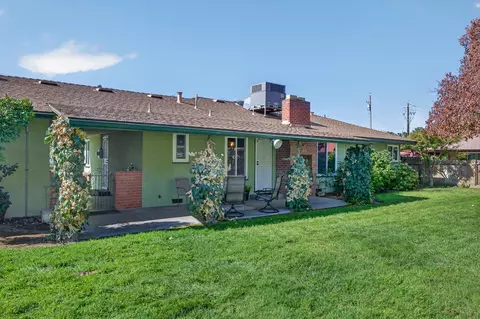 Exterior - 75 W Sierra Ave, Clovis, CA 93612 photo 5 of 15