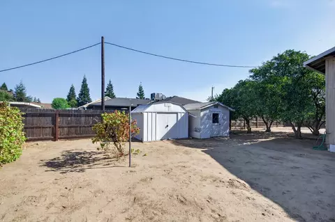Exterior - 75 W Sierra Ave, Clovis, CA 93612 photo 11 of 15