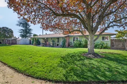 Exterior - 75 W Sierra Ave, Clovis, CA 93612 photo 6 of 15