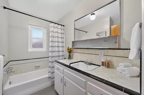 Bath - 75 W Sierra Ave, Clovis, CA 93612 photo 3 of 3