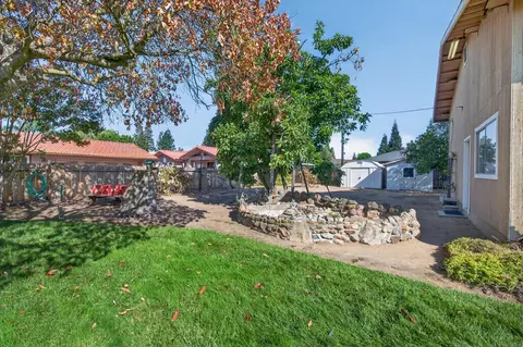 Exterior - 75 W Sierra Ave, Clovis, CA 93612 photo 10 of 15
