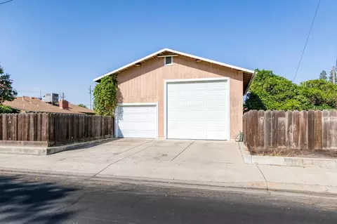 Exterior - 75 W Sierra Ave, Clovis, CA 93612 photo 15 of 15